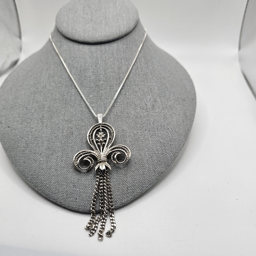Vintage Sarah Coventry Fleur De Lis Silvertone Tassel Pendant Necklace 18" Chain